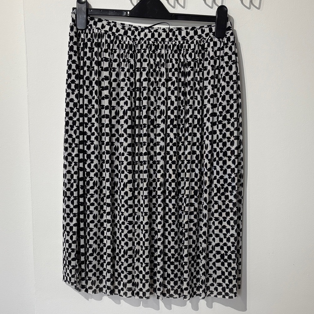 🎉4/30$🎉 Spense Black and White Patterned A-Line Skirt
